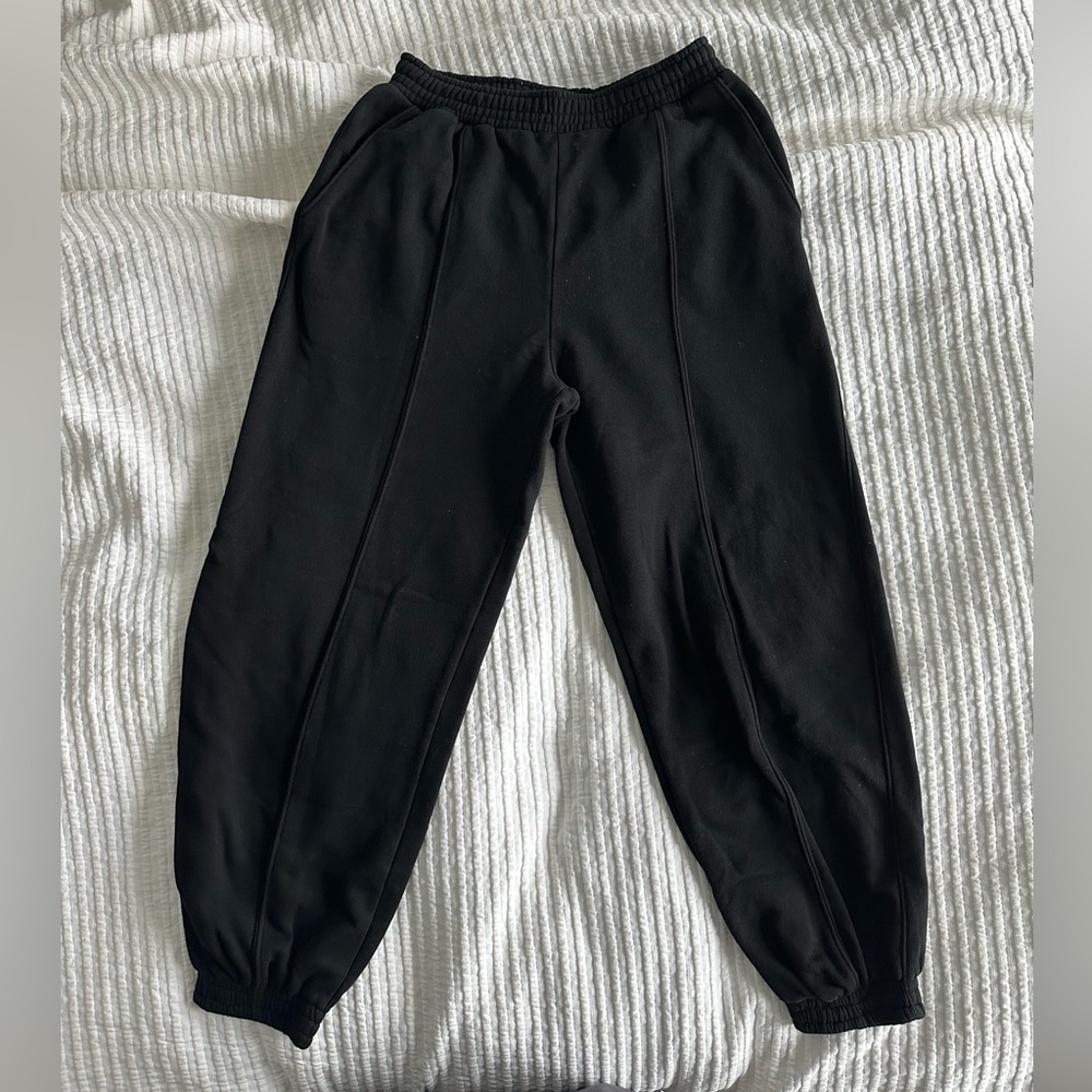 H&M black divided sweatpants